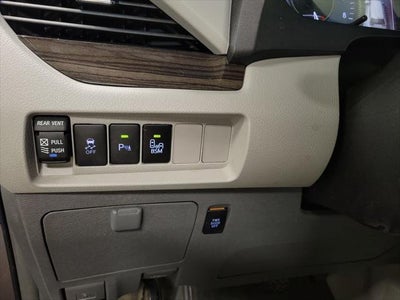 2017 Toyota Sienna XLE Premium 8 Passenger