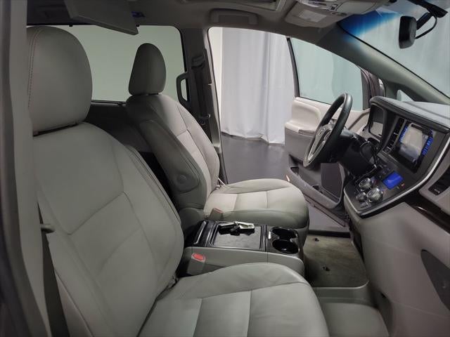 2017 Toyota Sienna XLE Premium 8 Passenger