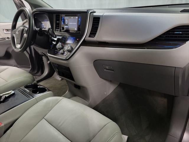 2017 Toyota Sienna XLE Premium 8 Passenger