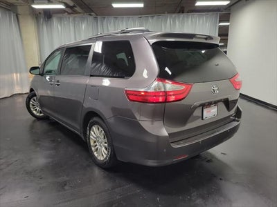 2017 Toyota Sienna XLE Premium 8 Passenger