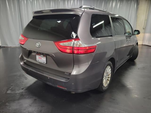 2017 Toyota Sienna XLE Premium 8 Passenger