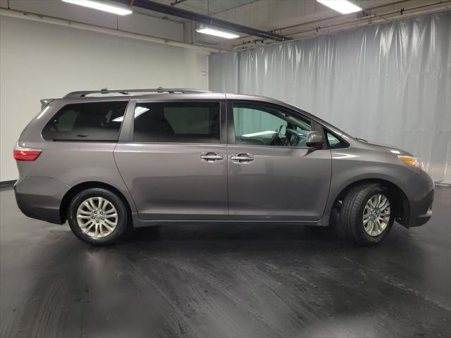 2017 Toyota Sienna XLE Premium 8 Passenger