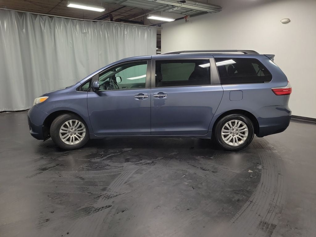 2017 Toyota Sienna XLE 8 Passenger