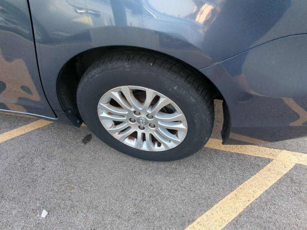 2017 Toyota Sienna XLE 8 Passenger
