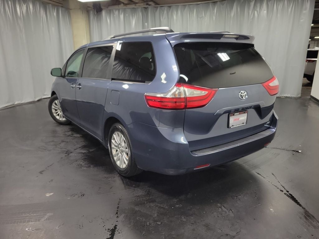 2017 Toyota Sienna XLE 8 Passenger