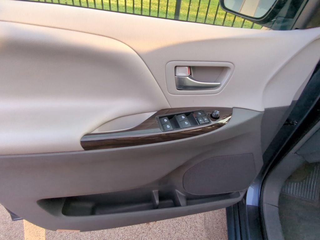 2017 Toyota Sienna XLE 8 Passenger