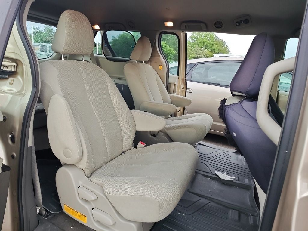 2013 Toyota Sienna L 7 Passenger