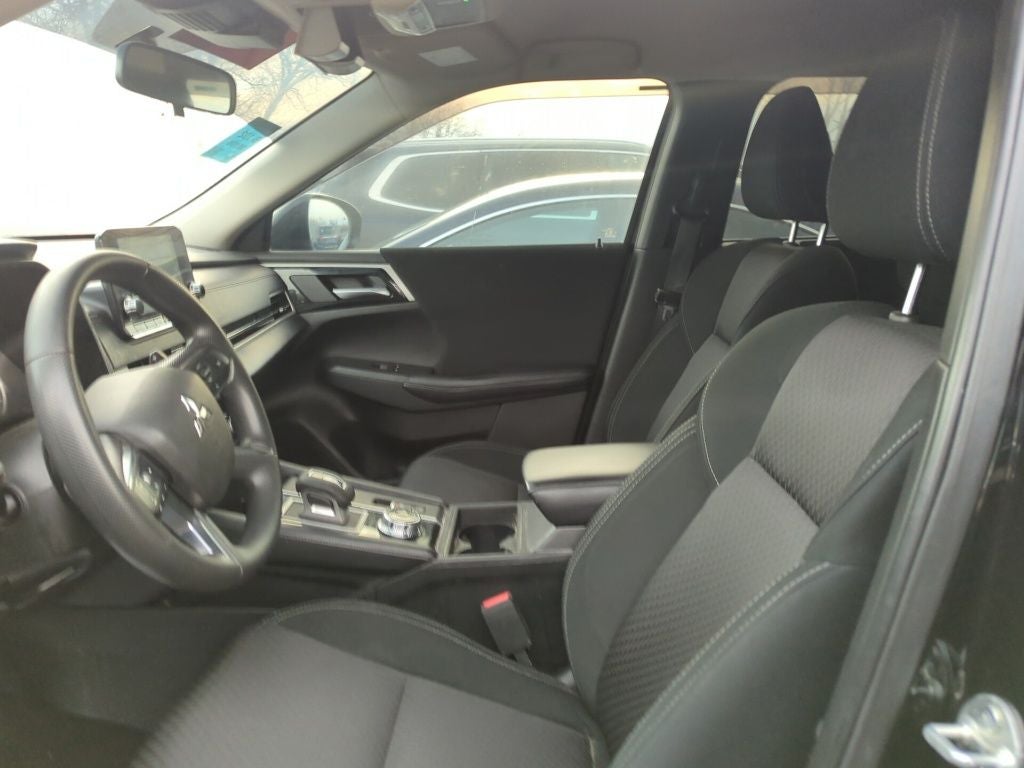 2024 Mitsubishi Outlander ES