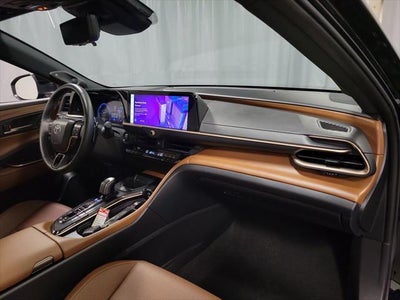 2025 Toyota Crown Signia Limited