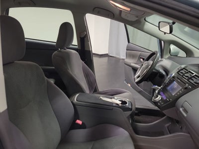 2013 Toyota Prius v Two