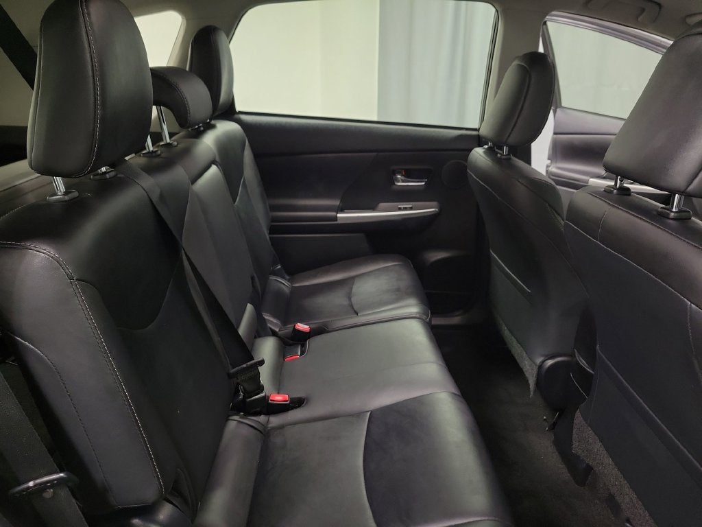 2015 Toyota Prius v Five