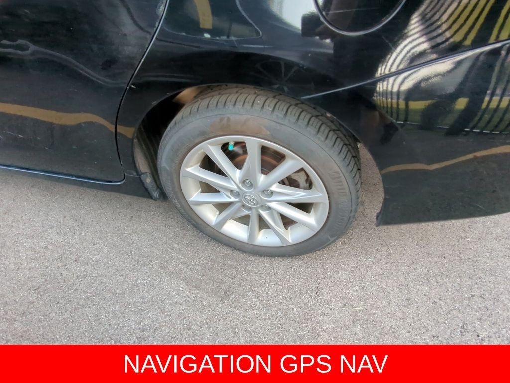 2014 Toyota Prius v Five