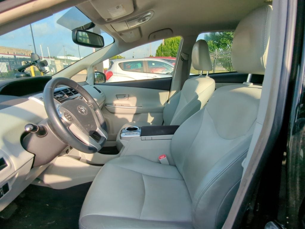 2014 Toyota Prius v Five