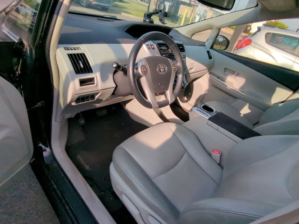 2014 Toyota Prius v Five