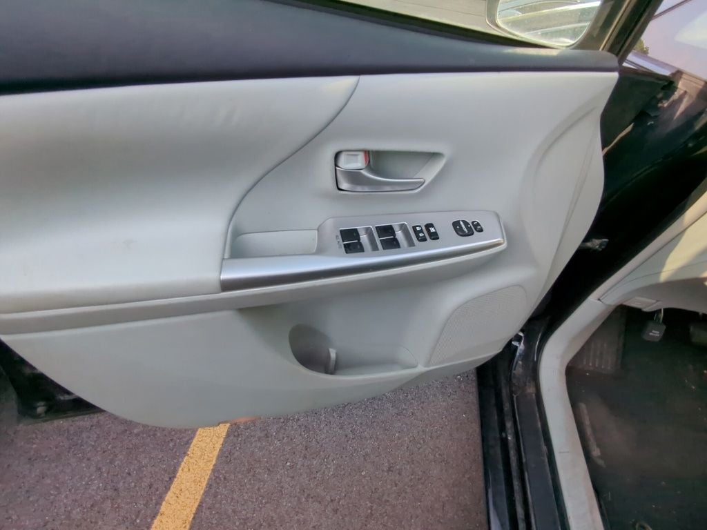 2014 Toyota Prius v Five