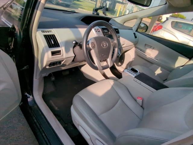 2014 Toyota Prius v Five