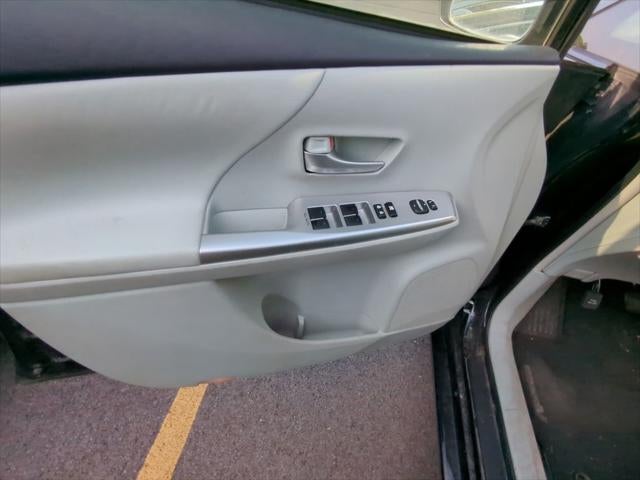 2014 Toyota Prius v Five
