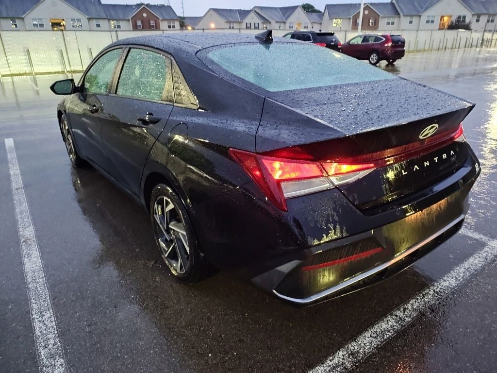 2024 Hyundai Elantra SE