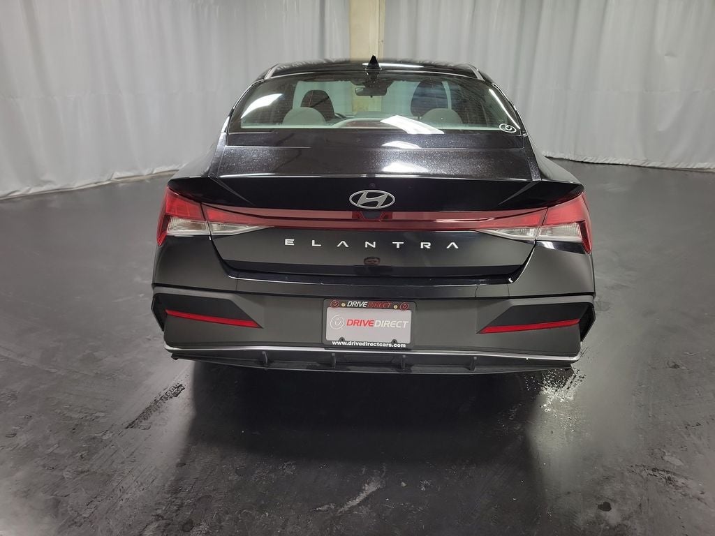 2024 Hyundai Elantra SE