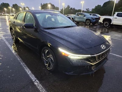 2024 Hyundai Elantra SE
