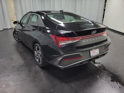 2024 Hyundai Elantra SE