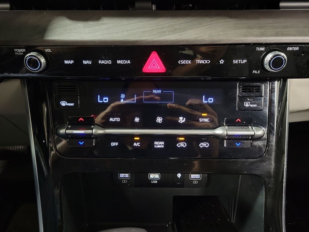 2024 Kia Carnival EX