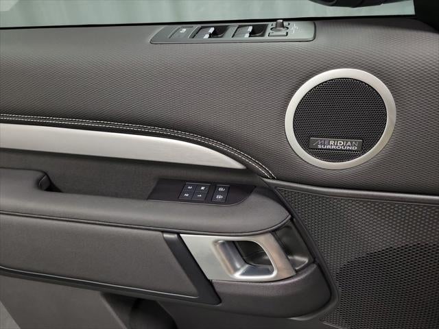 2025 Land Rover Discovery Dynamic SE