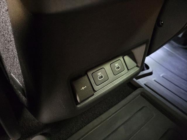 2025 Land Rover Discovery Dynamic SE
