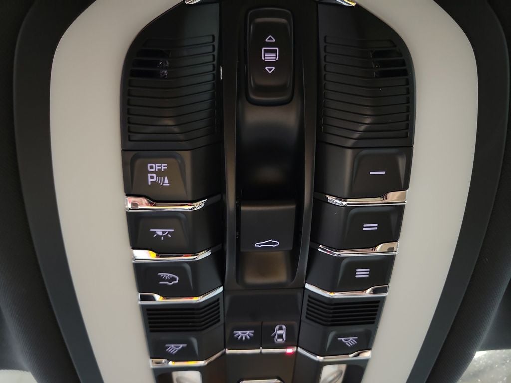 2021 Porsche Macan Base
