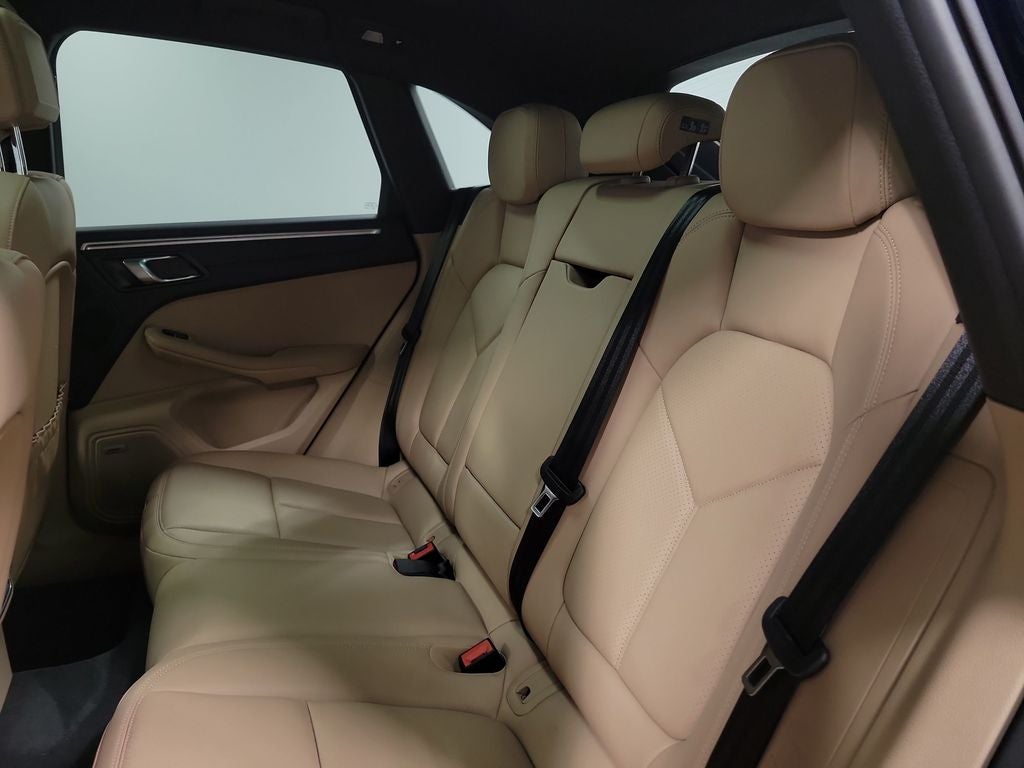 2021 Porsche Macan Base