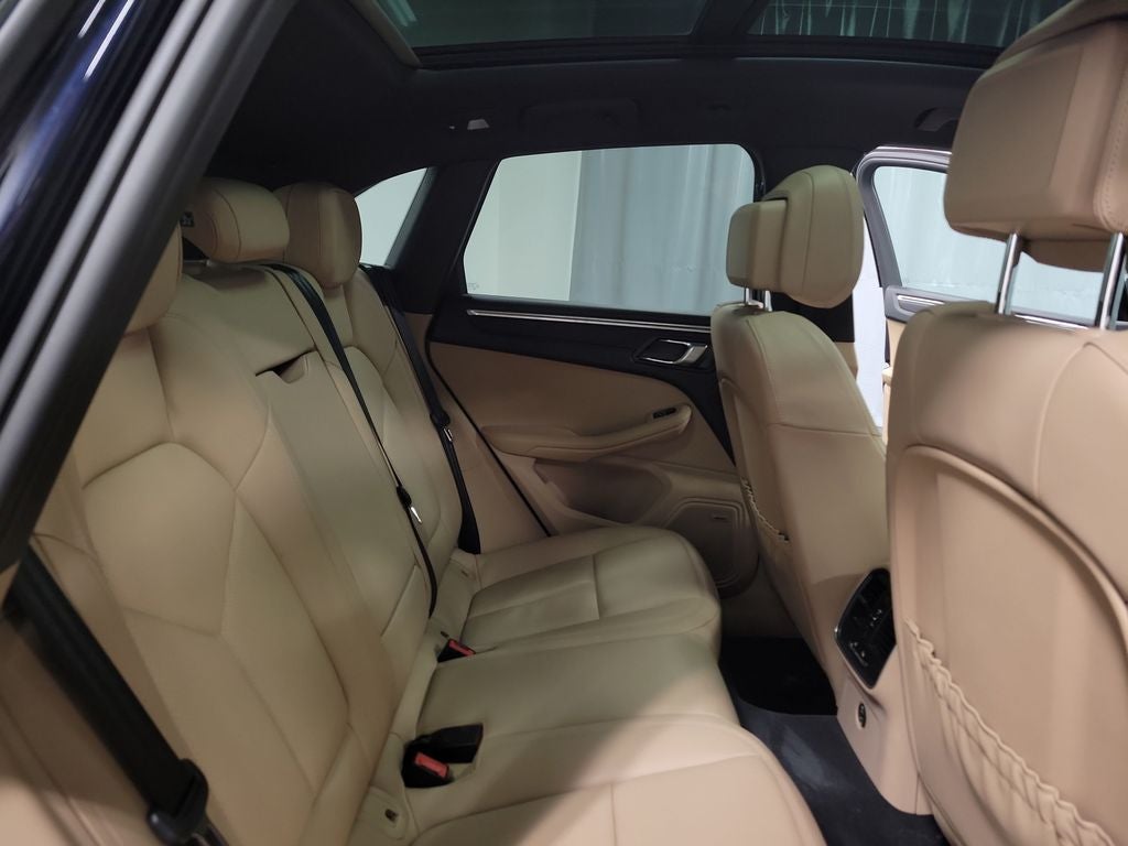 2021 Porsche Macan Base