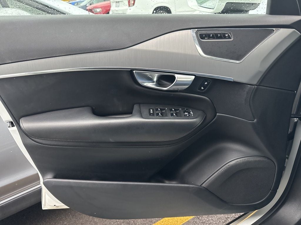 2022 Volvo XC90 T5 Momentum