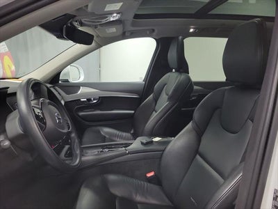 2022 Volvo XC90 T5 Momentum
