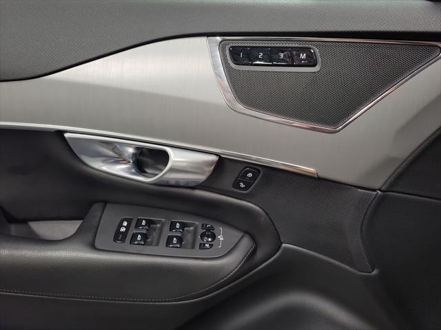 2022 Volvo XC90 T5 Momentum
