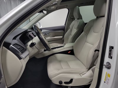 2022 Volvo XC90 T5 Momentum