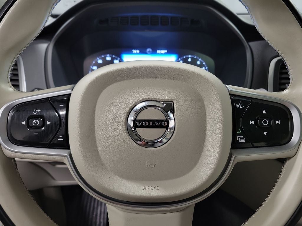 2022 Volvo XC90 T5 Momentum