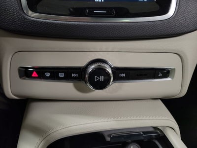 2022 Volvo XC90 T5 Momentum