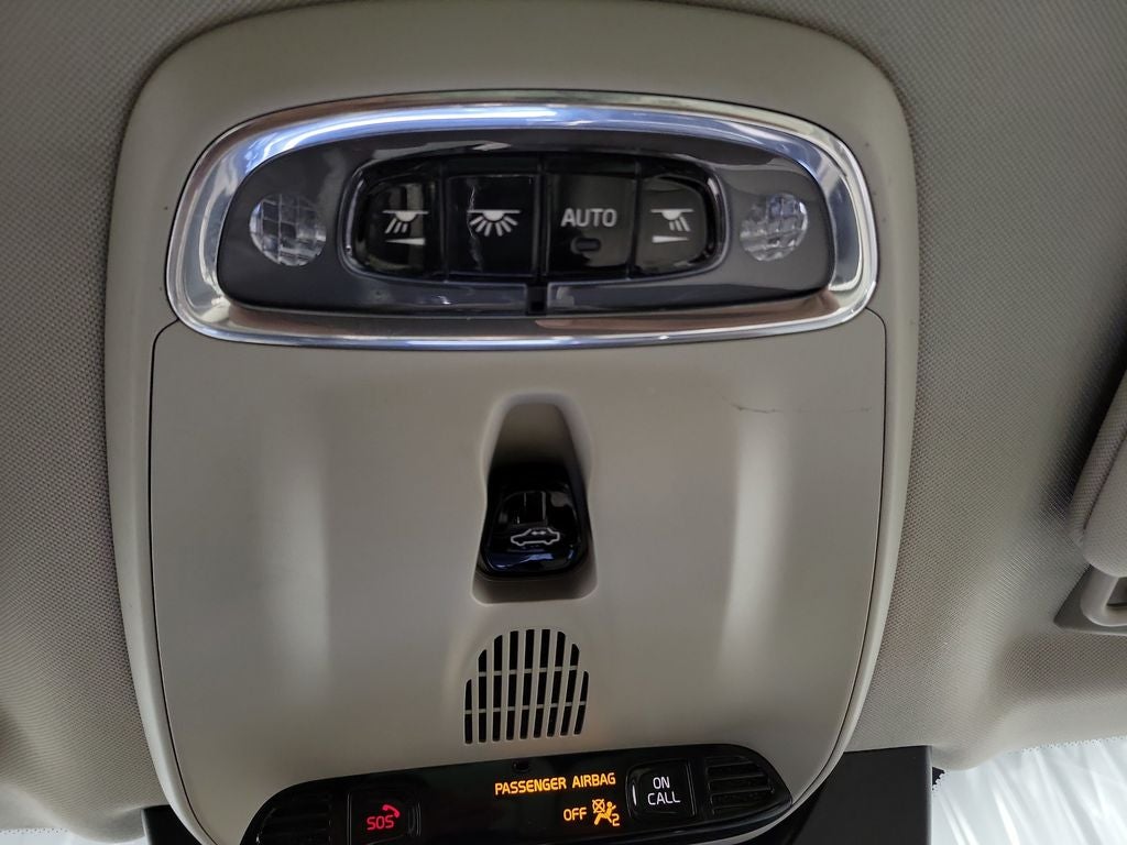 2022 Volvo XC90 T5 Momentum