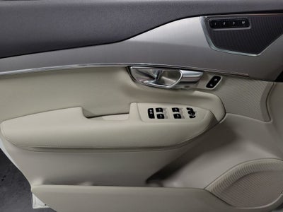 2022 Volvo XC90 T5 Momentum