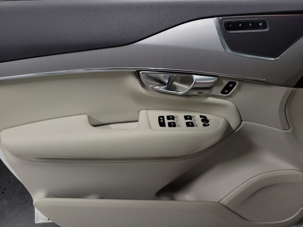 2022 Volvo XC90 T5 Momentum