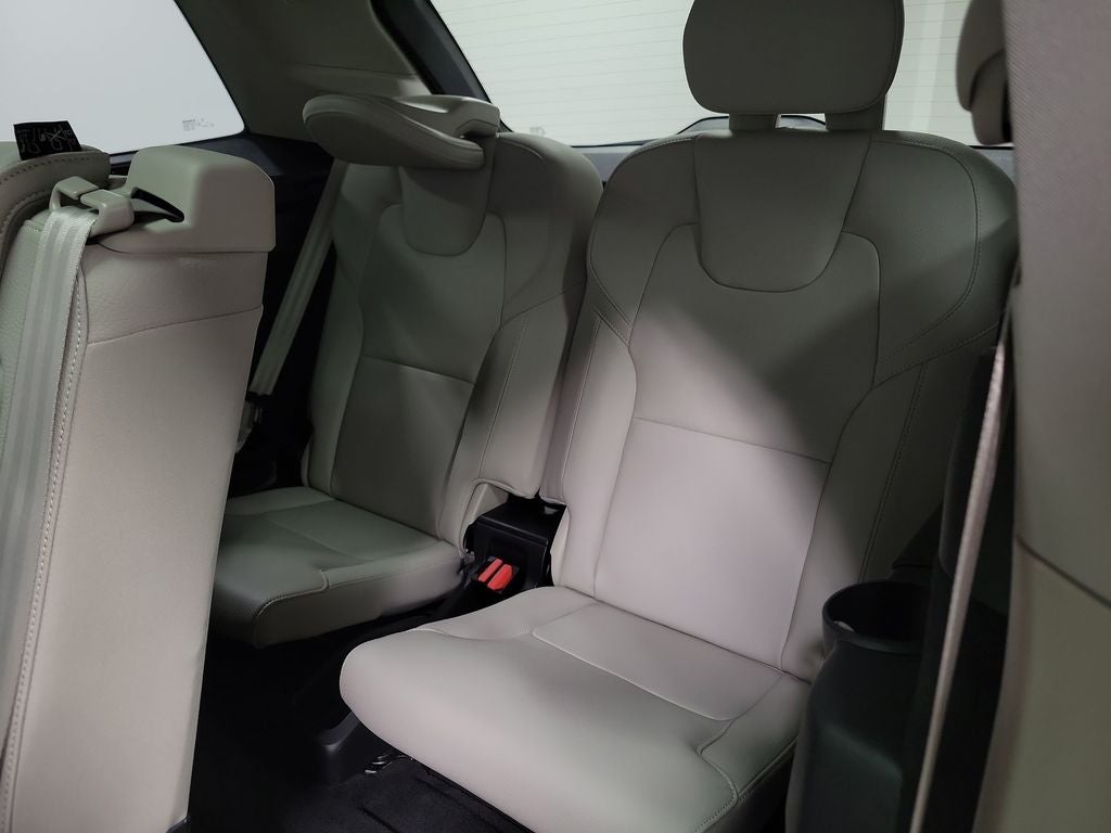 2022 Volvo XC90 T5 Momentum