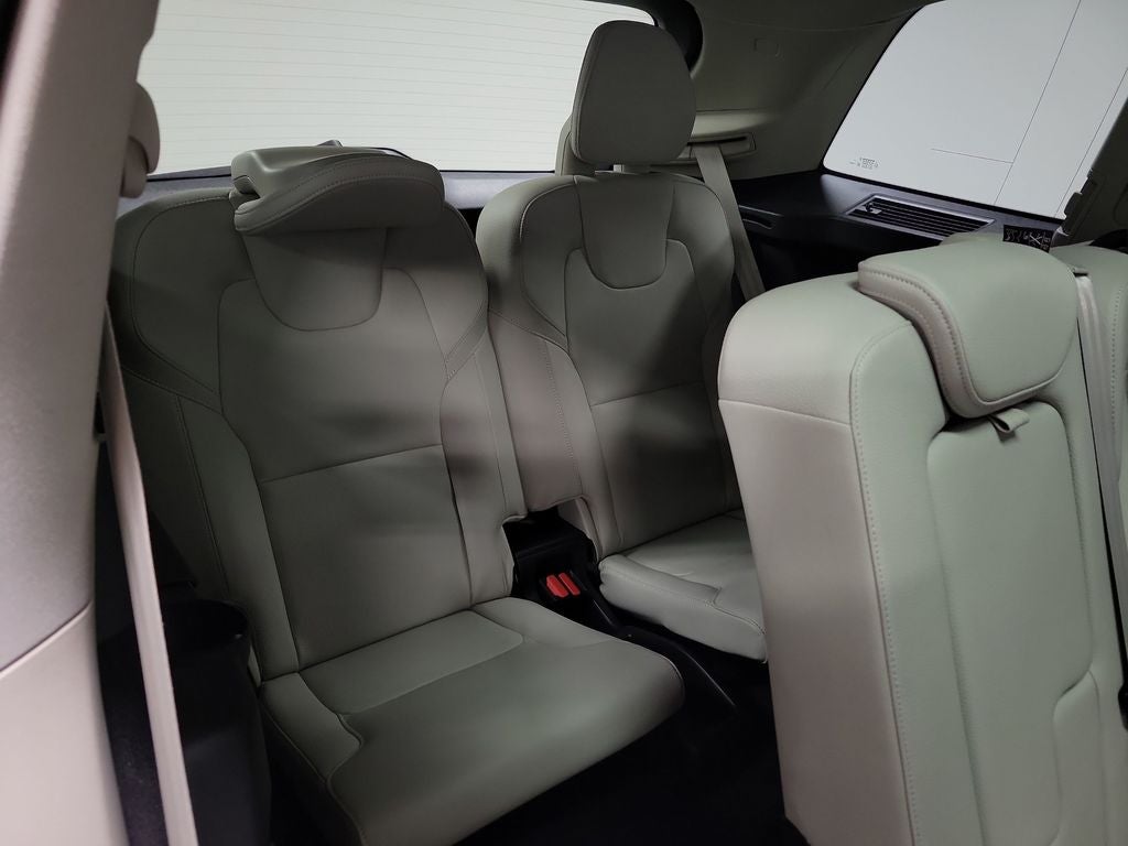 2022 Volvo XC90 T5 Momentum