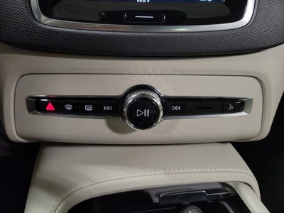 2022 Volvo XC90 T5 Momentum