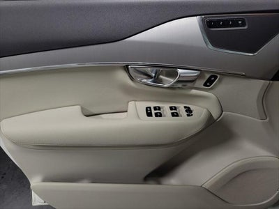 2022 Volvo XC90 T5 Momentum