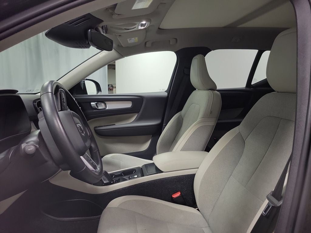 2020 Volvo XC40 Momentum