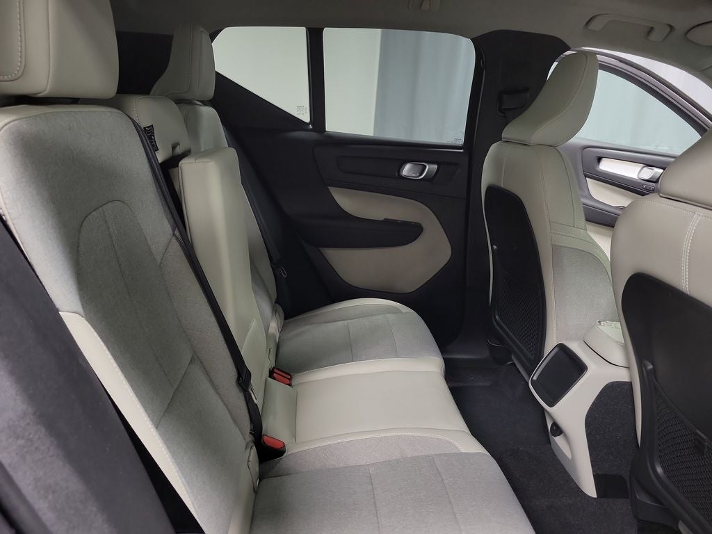 2020 Volvo XC40 Momentum