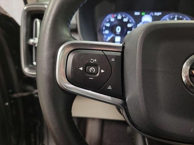 2020 Volvo XC40 Momentum