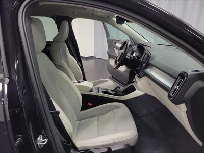 2020 Volvo XC40 Momentum