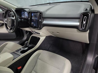 2020 Volvo XC40 Momentum
