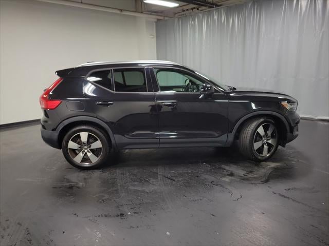 2020 Volvo XC40 Momentum